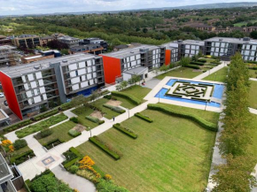 Vizion Suites Milton Keynes - Free WiFi, Netflix Secure, Parking, Fully Furnished & Equipped Apartments